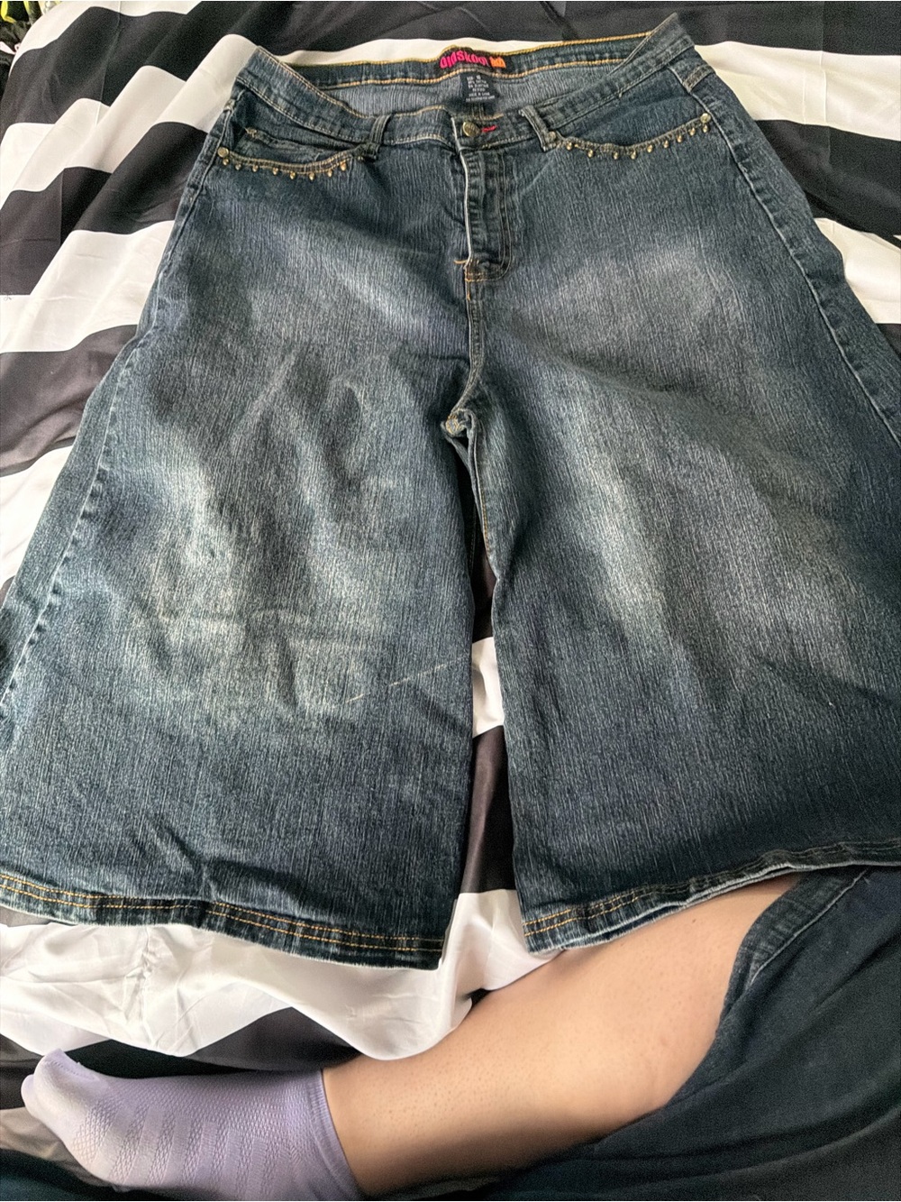 Dark Blue Denim Womenz Jeans Shorts with Studded Pockets